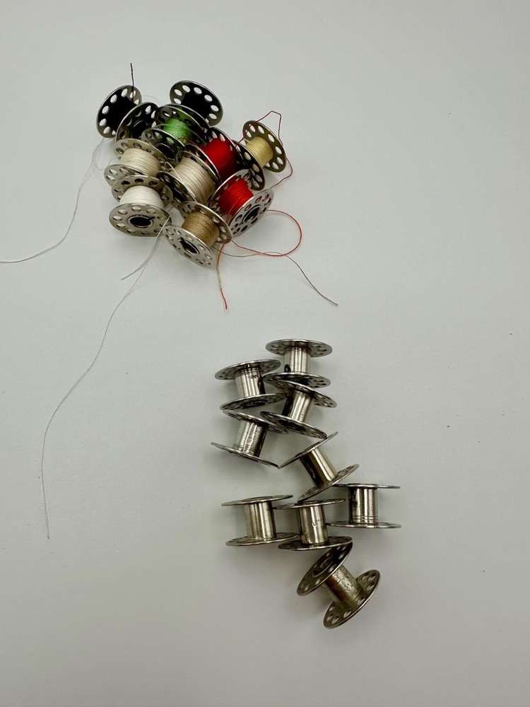 A Class 15 Universal Bobbins ~ 19 Pieces