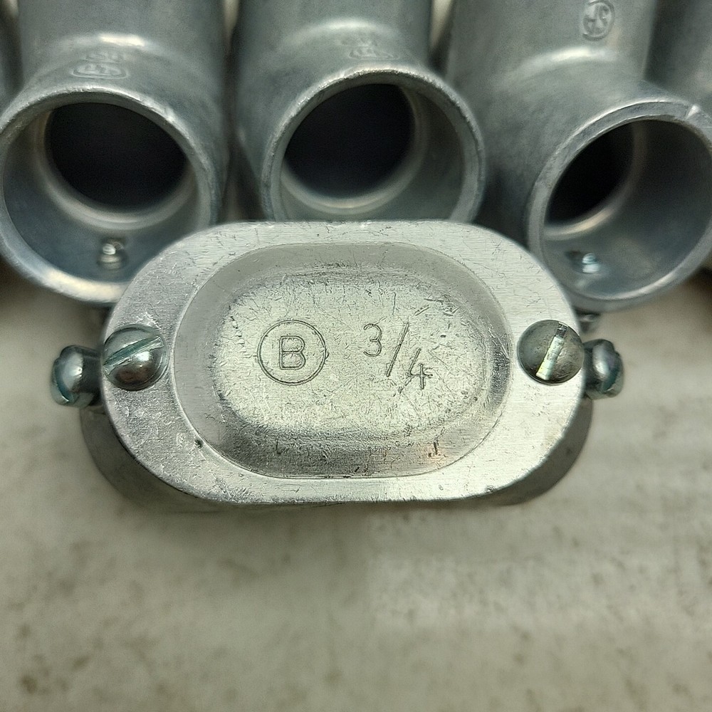 27 Pack Bridgeport 62-DC EMT Elbow Coupling Joint Set Screw Coupling Pull Elbow