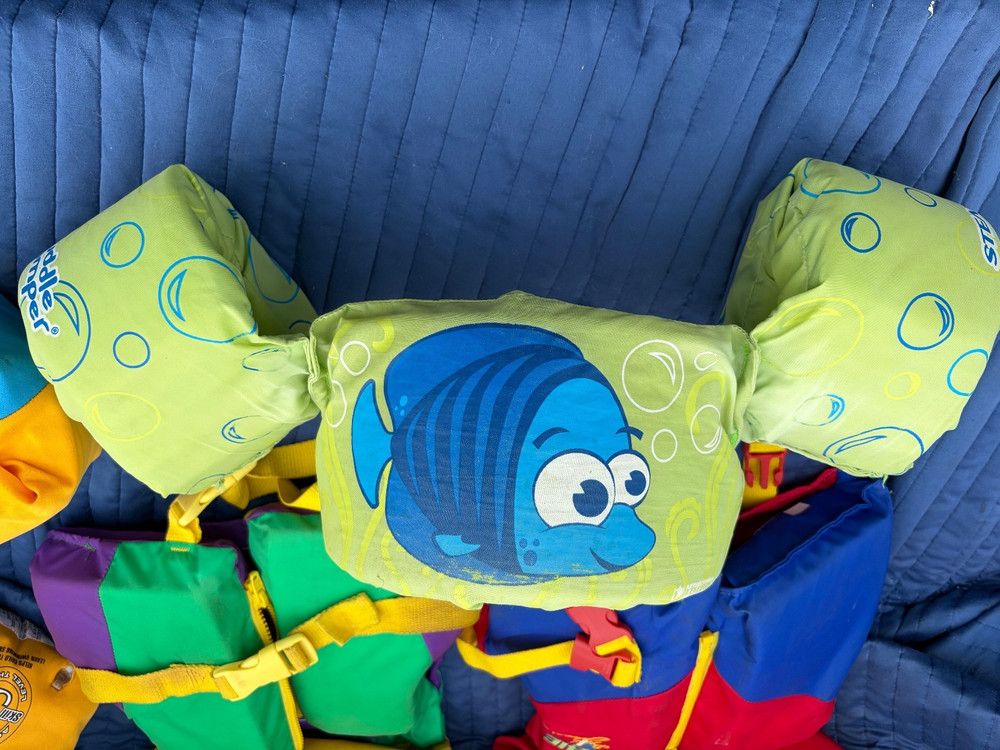 Children's Floatation Devices: 2 Boating Vests, 1 Chest Set & 1 Set Arm Floaties