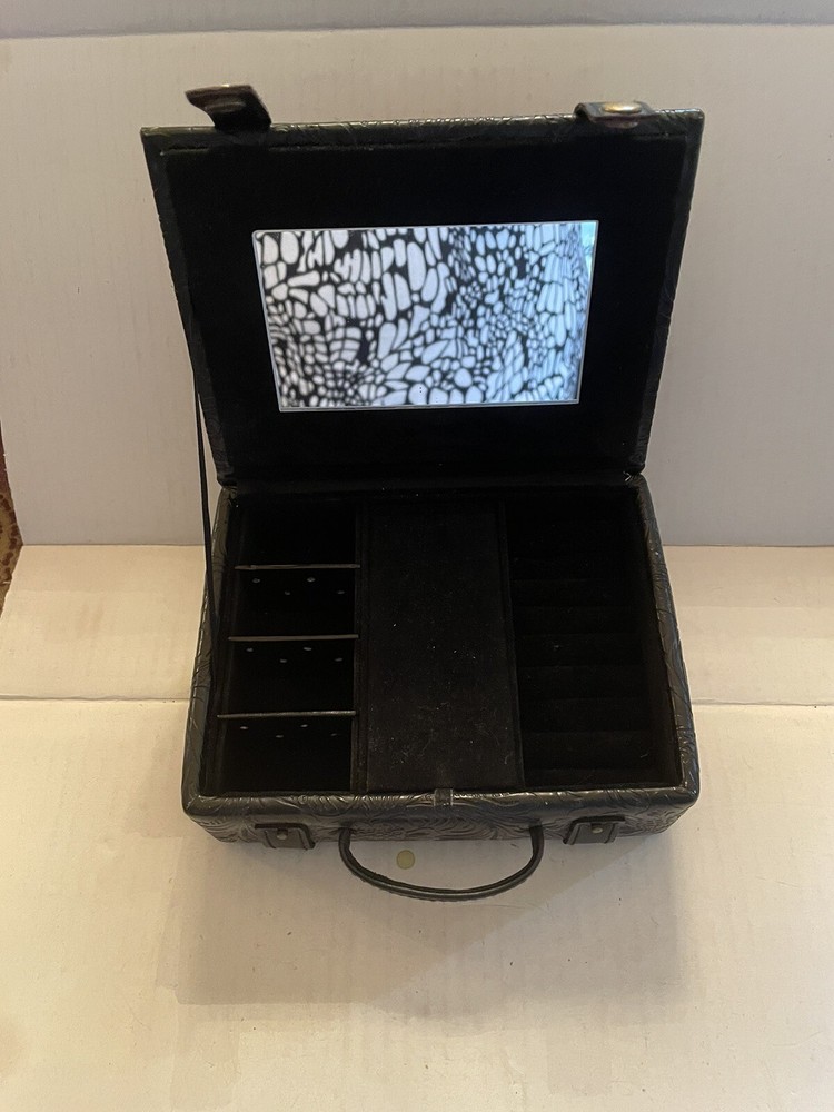 Vintage Take Along Jewelry Box