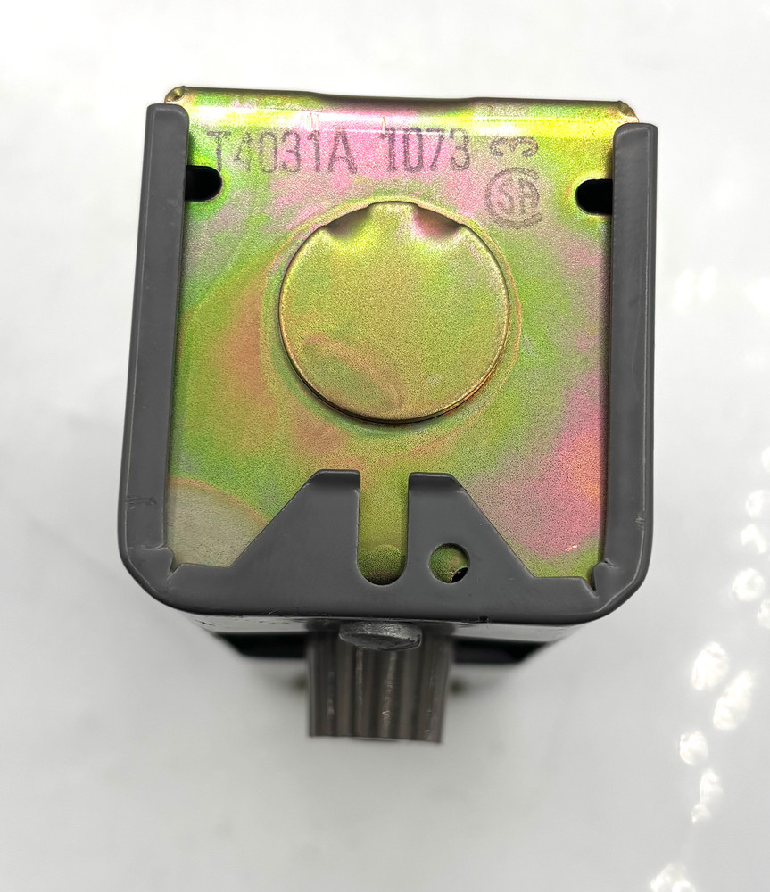 HONEYWELL / T4031A-1073 / TEMPERATURE CONTROLLER