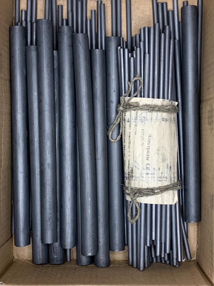 Graphite carbon rod electrode, resistant to high temperatures