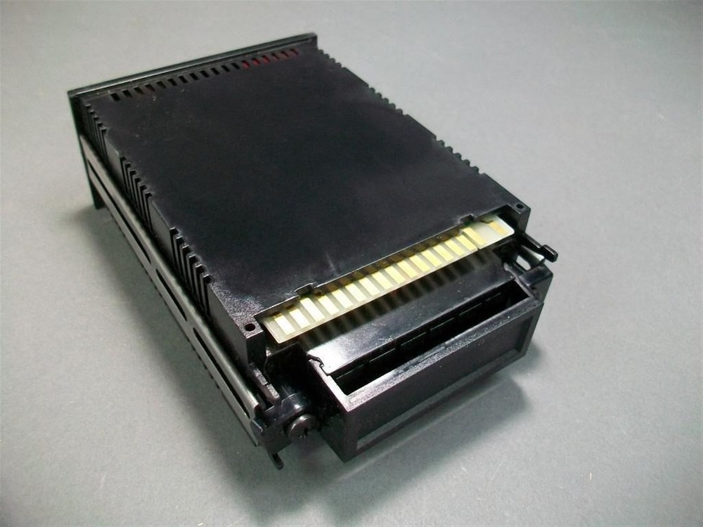 Newport Digital Panel Voltmeter 2004-5 NEW