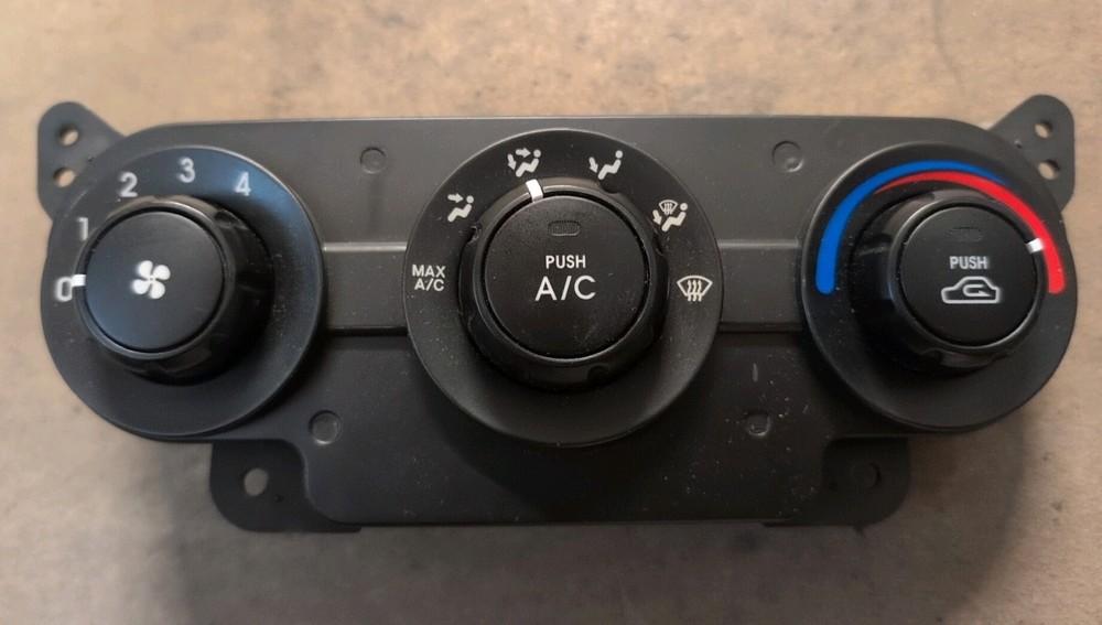 KIA Sorento Heater Control Switch Panel Genuine 972502F000