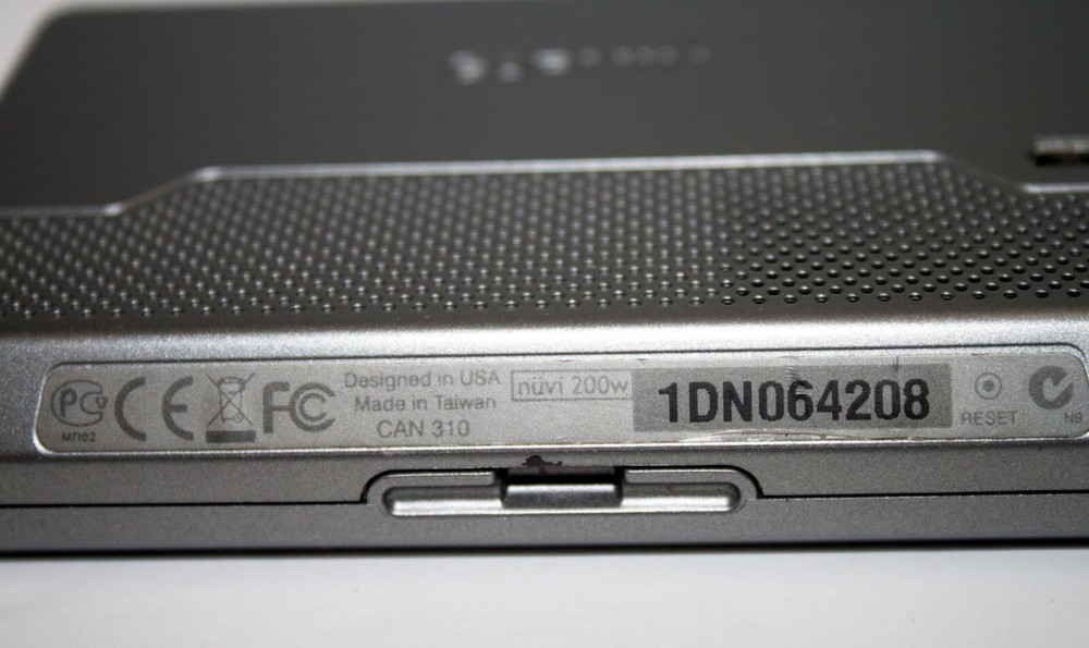 Garmin nuvi 200W 4.3” Portable GPS Navigator Touch Screen Bundle