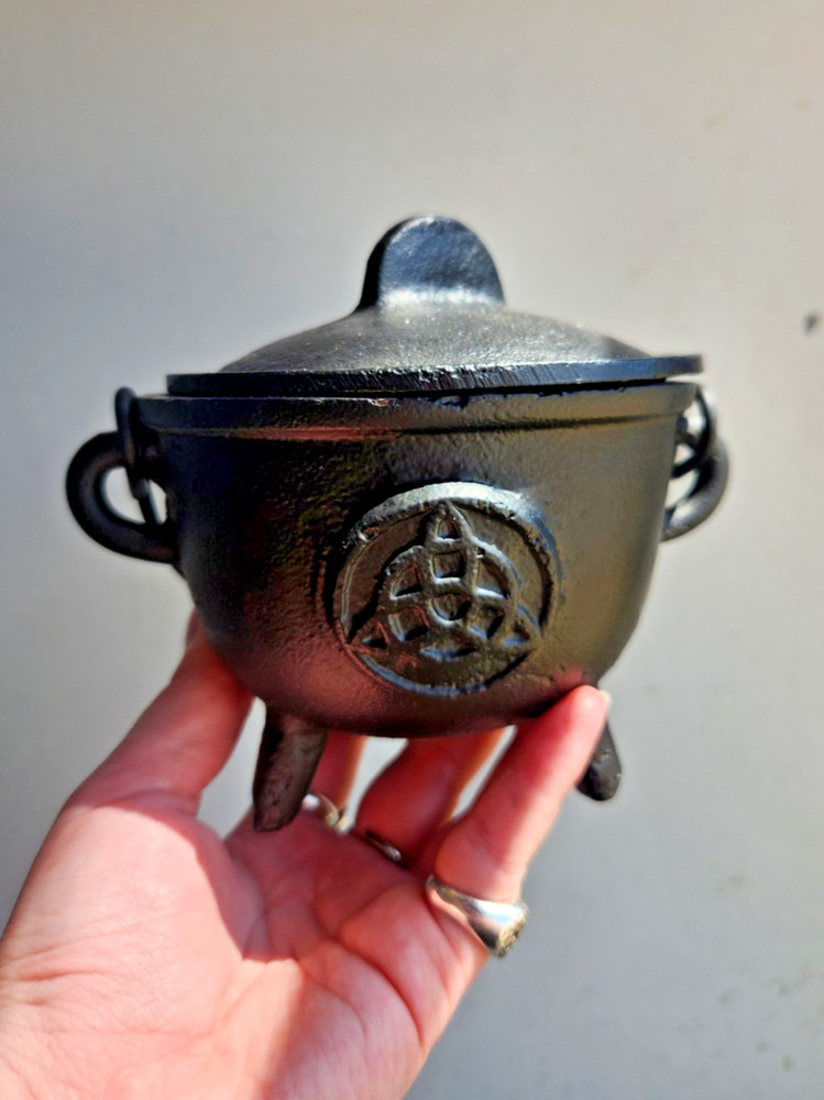 Mini Cauldron with Triquetra Design