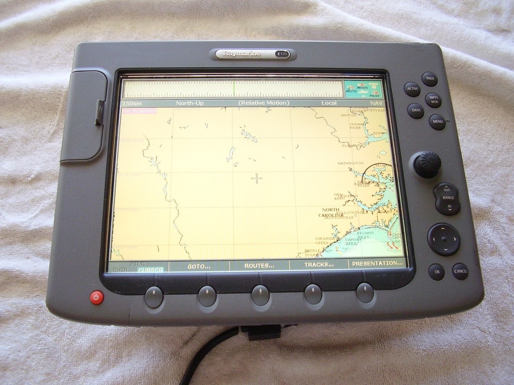 Raymarine E120 Classic Chartplotter & MFD Display; Works Great