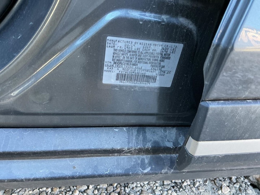 KICKS 2019 Glove Box 4926521