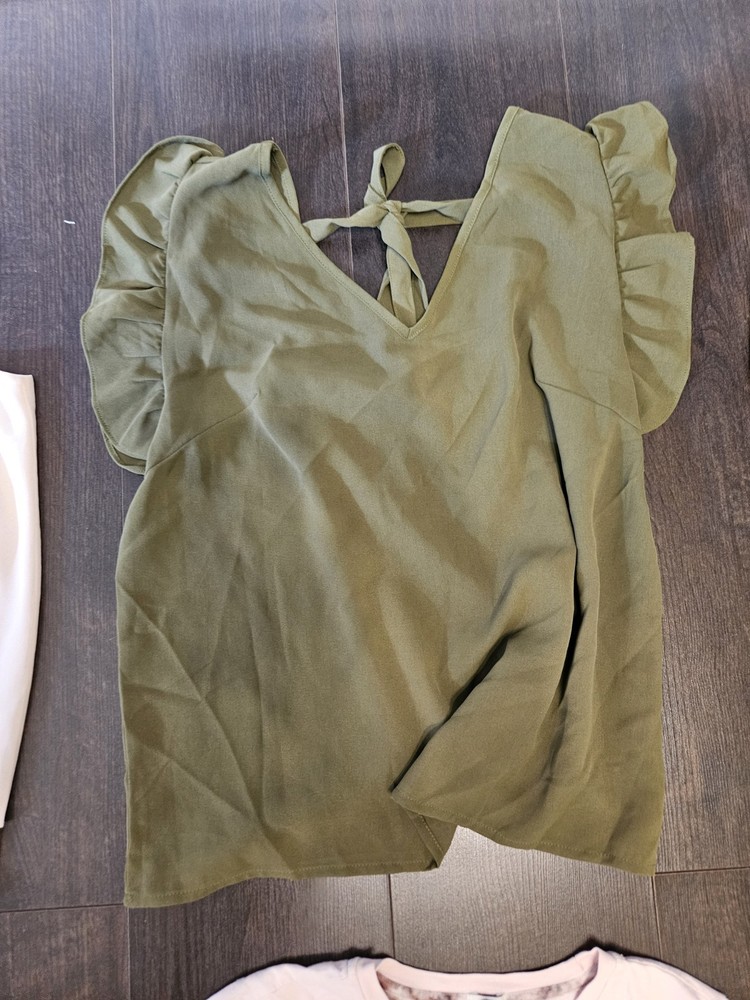 ⭐(no. 353) Ladies / Women Bundle Size 12 top bundle
