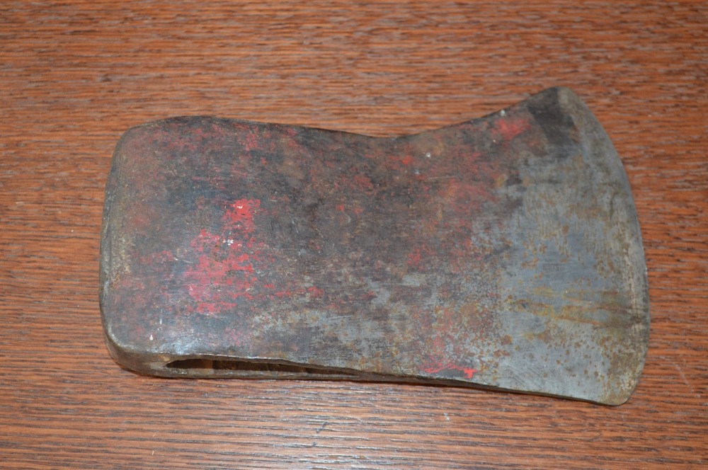 VINTAGE SINGLE BIT AXE HEAD w/RIBBED EYE (TRUE TEMPER)- LOGGING CAMP BUSHCRAFT-E