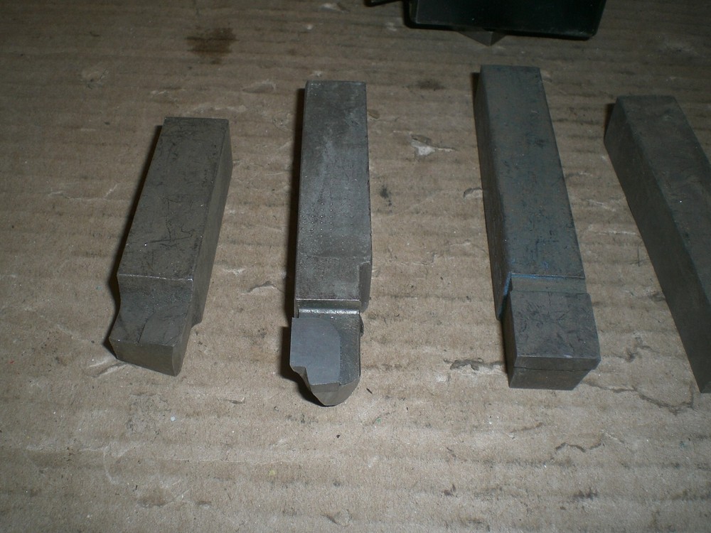 Genuine Aloris CX tool post with 1 tool holder 7 cutting bits