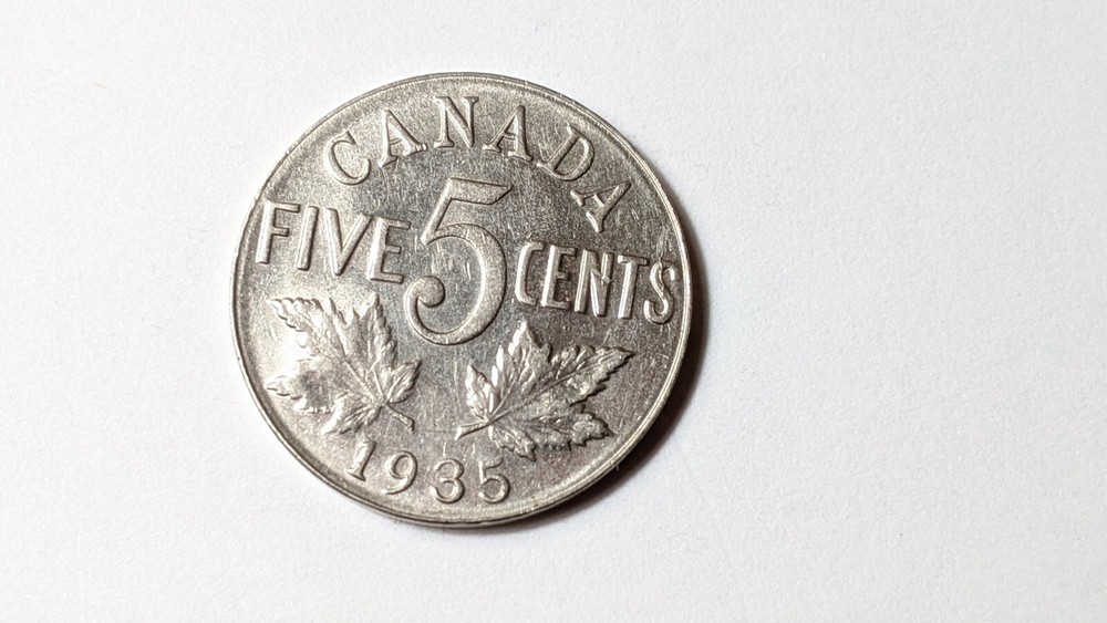 5 LOT 1935 FIVE CENTS CANADA COINS