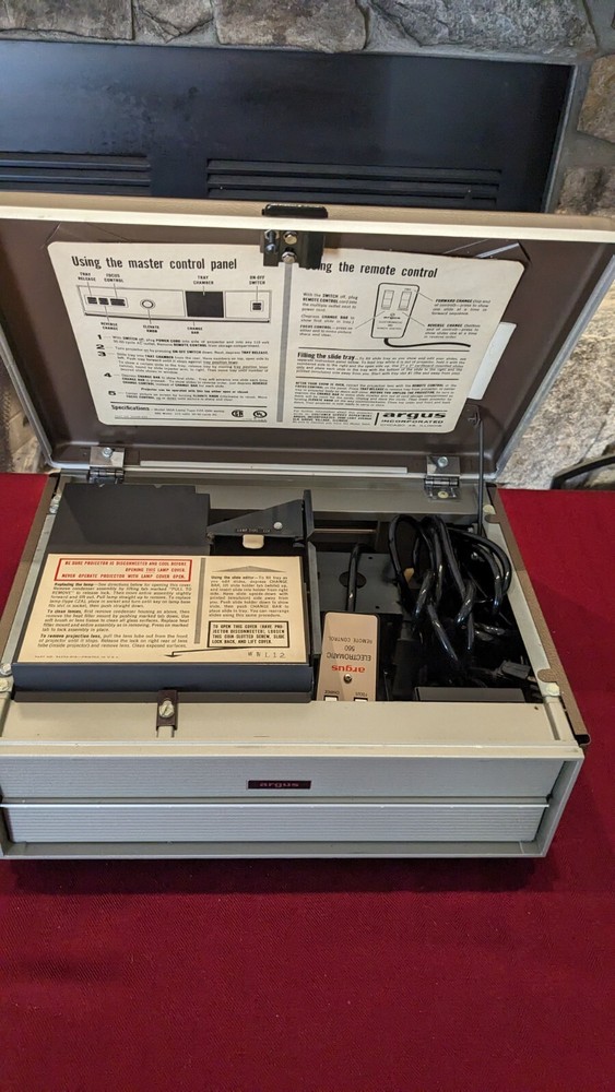 Argus Slide Projector Model 560A W/Screen