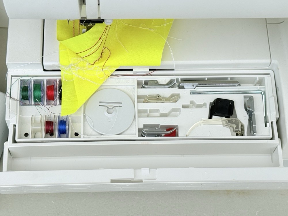 Pfaff Tipmatic 6122 Sewing Machine