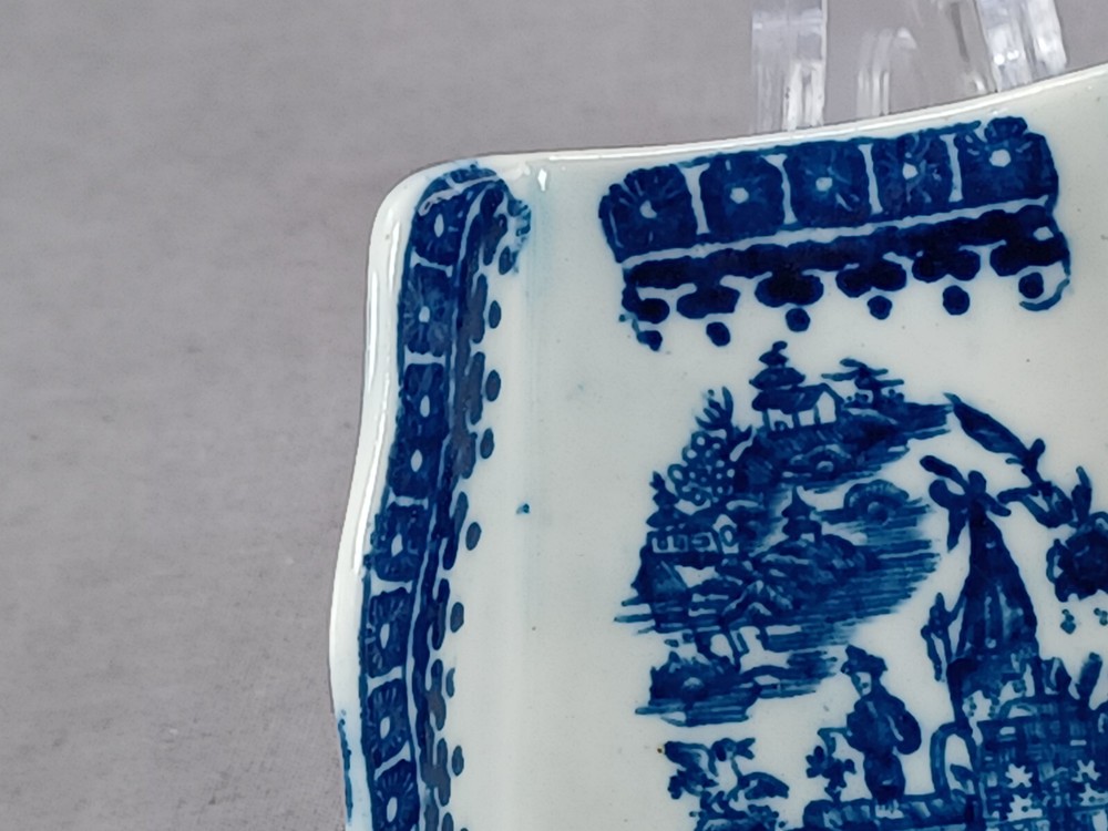 British Caughley Fisherman Pattern Asparagus Server Circa 1785-1795 A