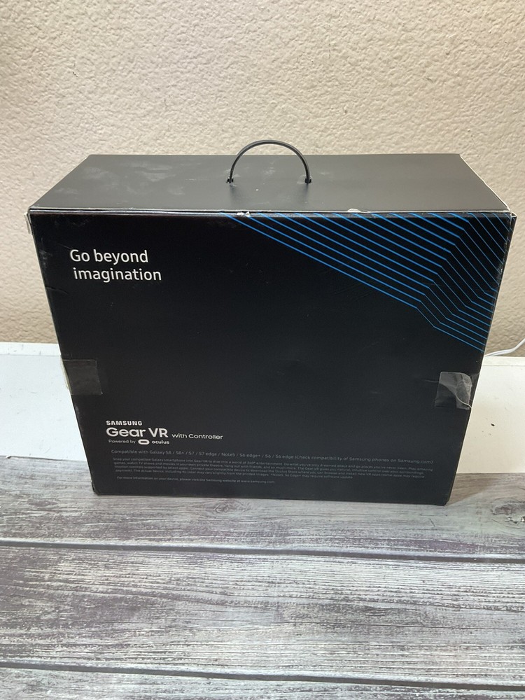 Samsung SM-R324 Gear VR W/Controller Powered by Oculus