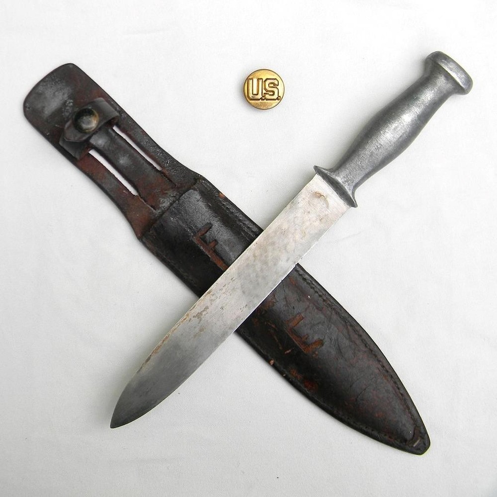 WW2 "private purchase" fighting dagger, cast aluminum handle, orig scabbard RARE