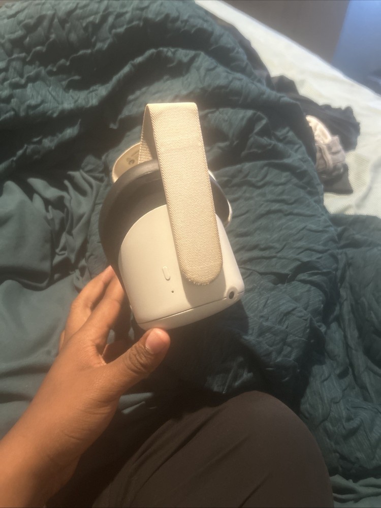 Meta Oculus Quest VR Headset