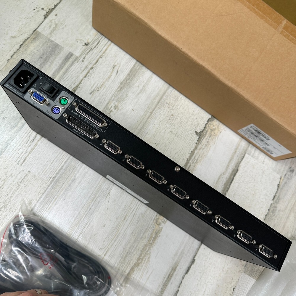 APC (AP5201) 8-Ports External KVM switch PS/2 stackable