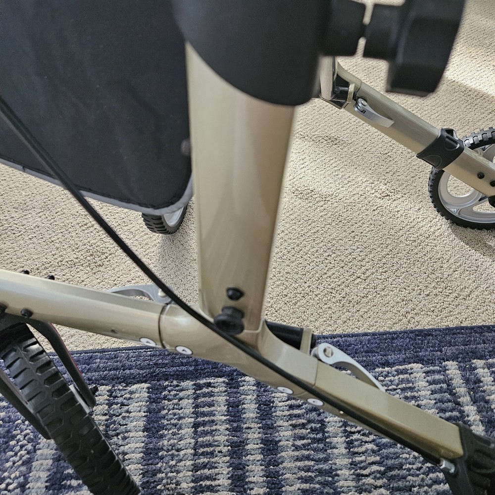 OASIS-SPACE ROLLATOR WALKER, EXCELLANT CONDITION, LTD USE , HEAVY DUTY