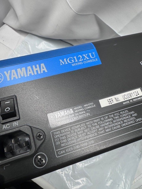 Crown Macro-Tech 2402 Power Amplifer *pre owned