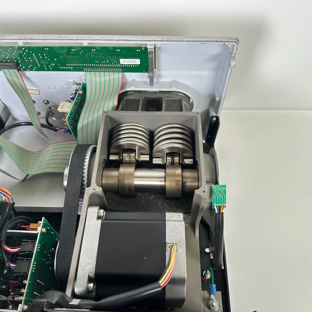 Shimadzu LC-8A HPLC Preparative Pump Chromatography