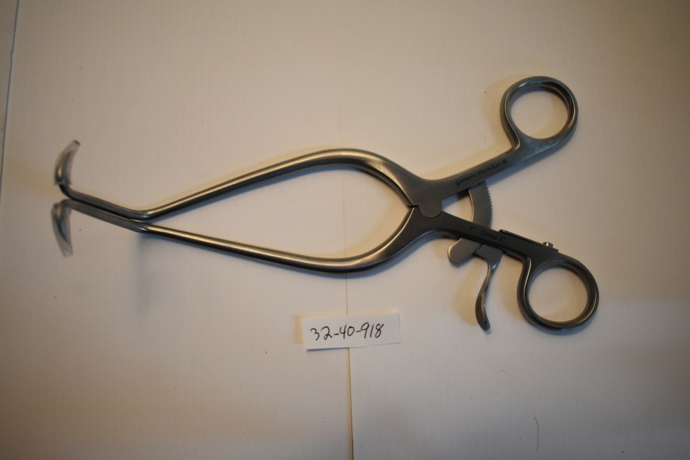 MDS 3240918 GELPI RETRACTOR 90° ANGLED 7" LONG 2" DEEP