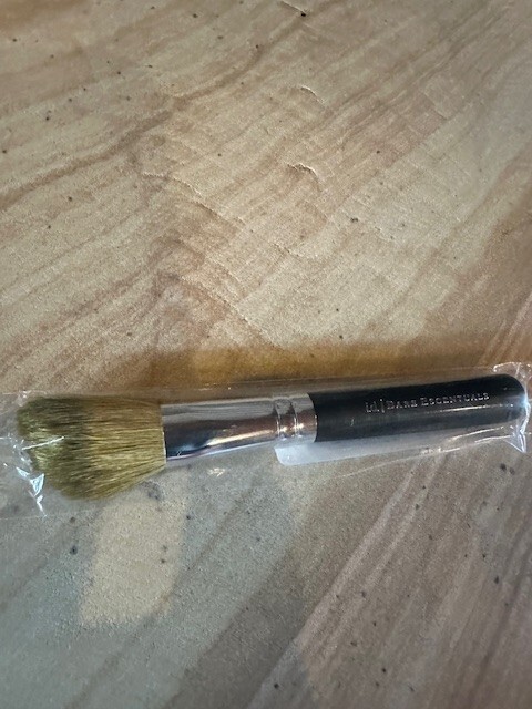 Bare Escentuals Angled Blush Brush - Model # 34883 - New and Sealed!