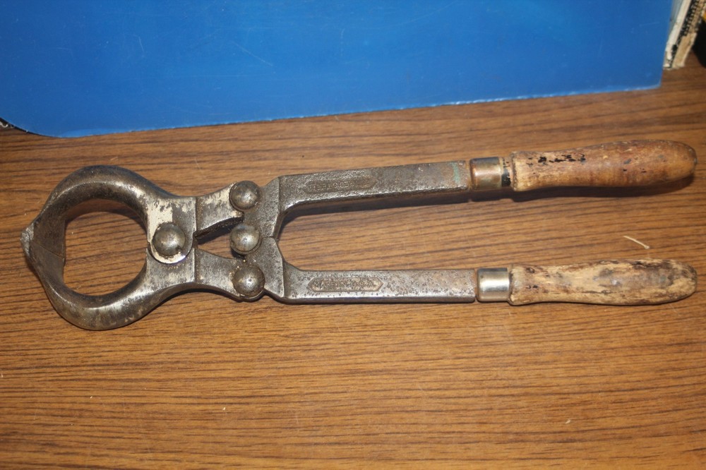 Vintage Castrating Tool