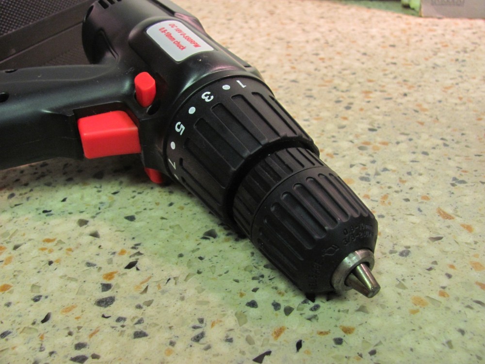 SOLID BRAND DRILL - NO BATTERY - W/ CASE AND BITS