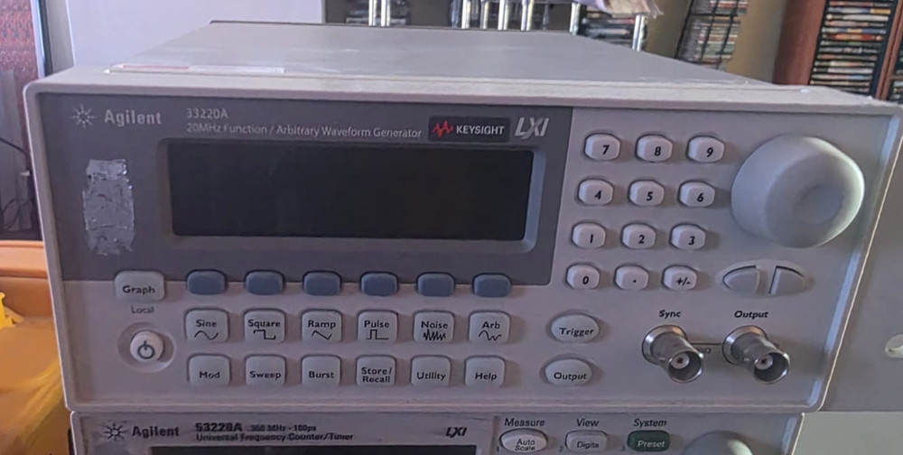 Agilent 33220A LXI 20 MHz Function Arbitrary Waveform Generator
