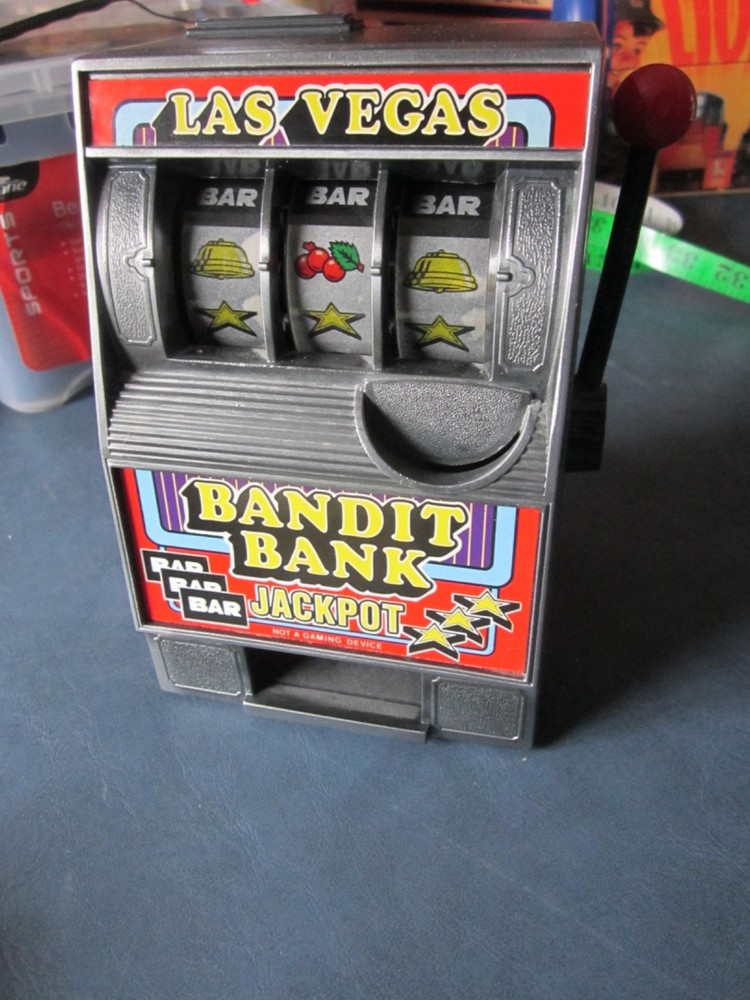 PRE-OWNED PLASTIC SPRING-ACTION SLOT MACHINE - MEASURES  4"W X 6"HX 3.25"D