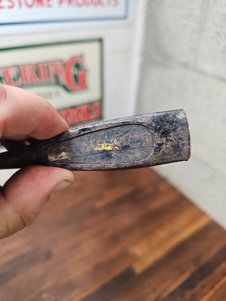 R32- 2 lb 15 oz Boys Axe USER unmarked - PLUMB?