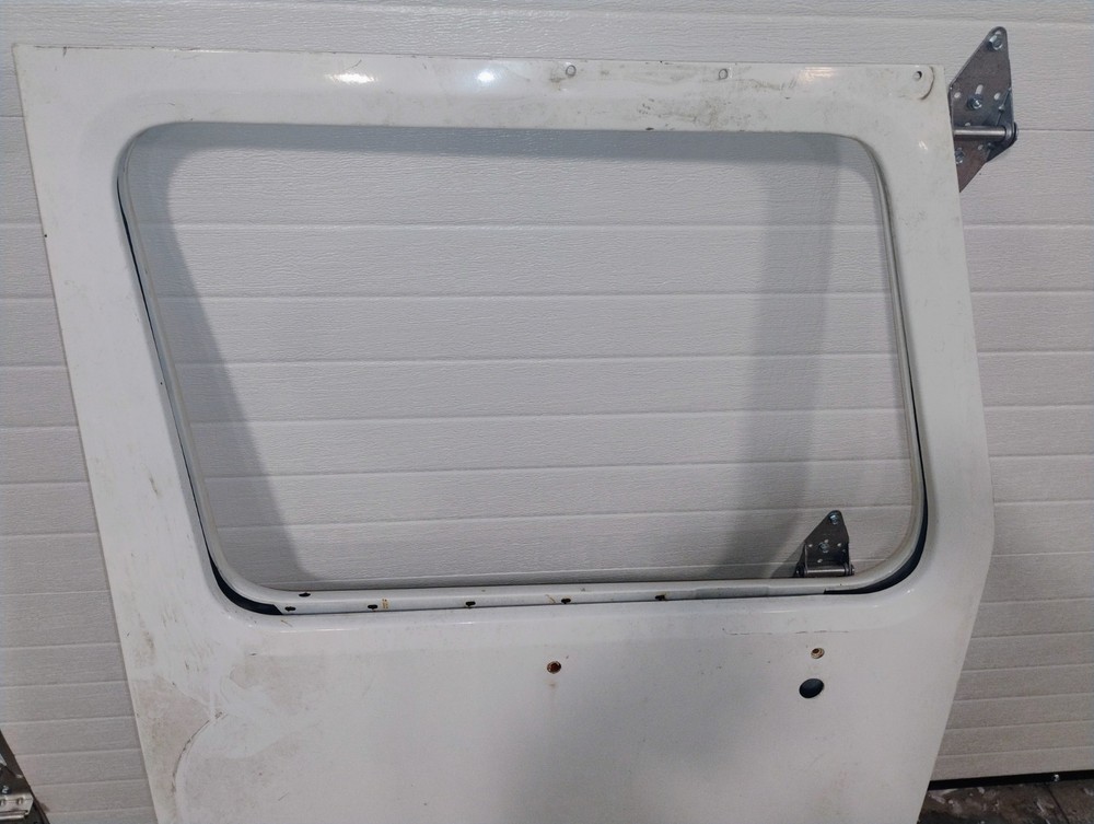 International Navistar Right Side / Passenger Door Shell
