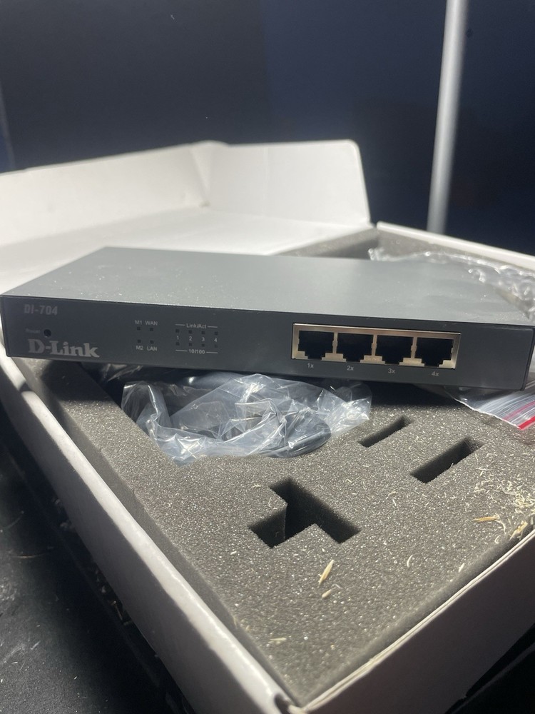 D-Link DI-704 Internet Gateway and Firewall with 4 Port Switch