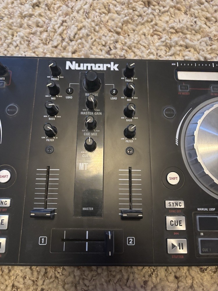Numark Mixtrack DJ Controller Serato, Pitch Control, USB, Filter, Loop/Sampler