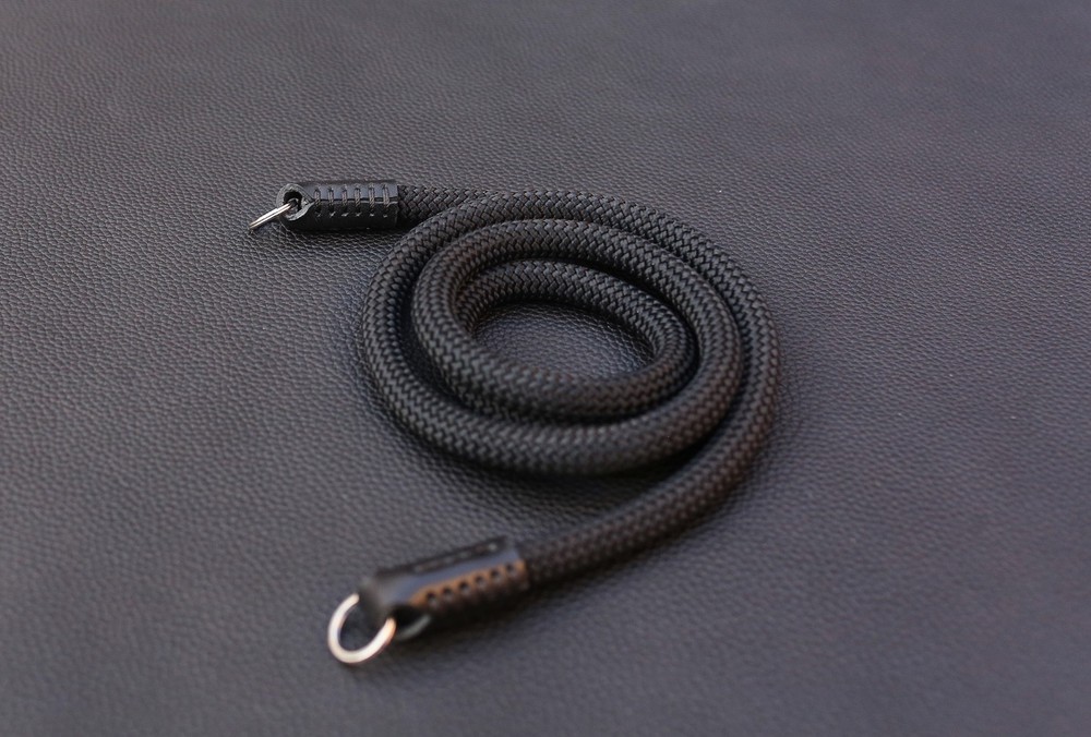 Black Climbing Rope Camera Strap – Minimal & Durable