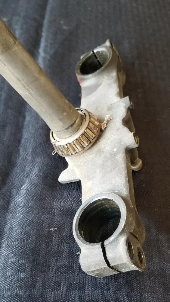 1982 Kawasaki GPZ550 Triple Tree Lower ♻️