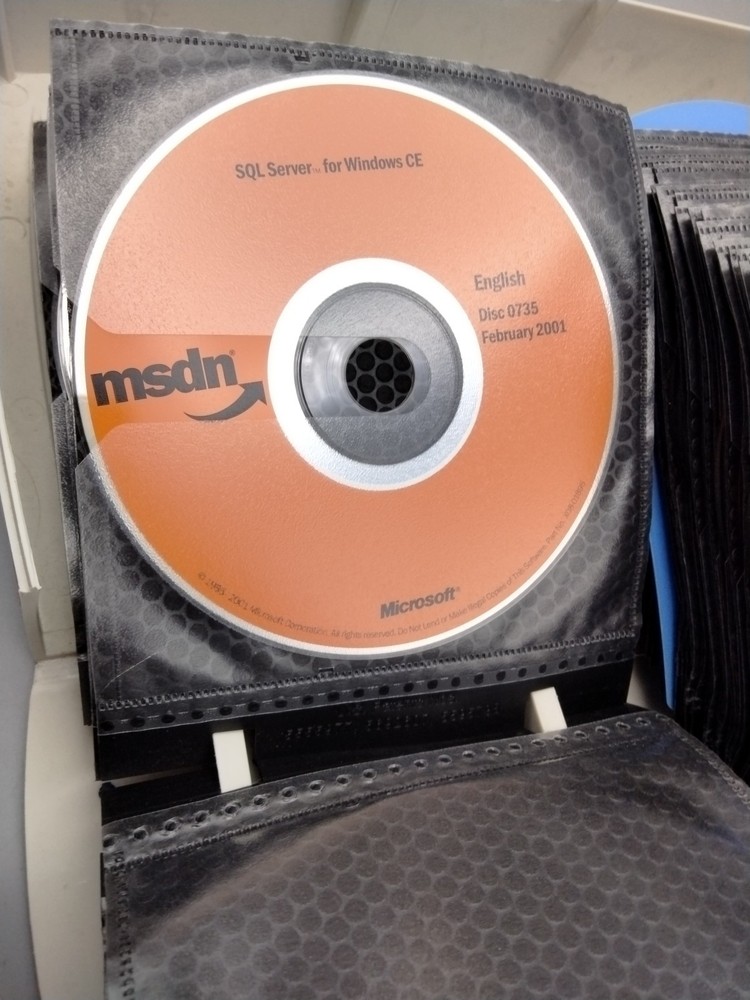 MSDN Software CD's Microsoft Windows 2000 server, Visual Studio Office Jan 2001