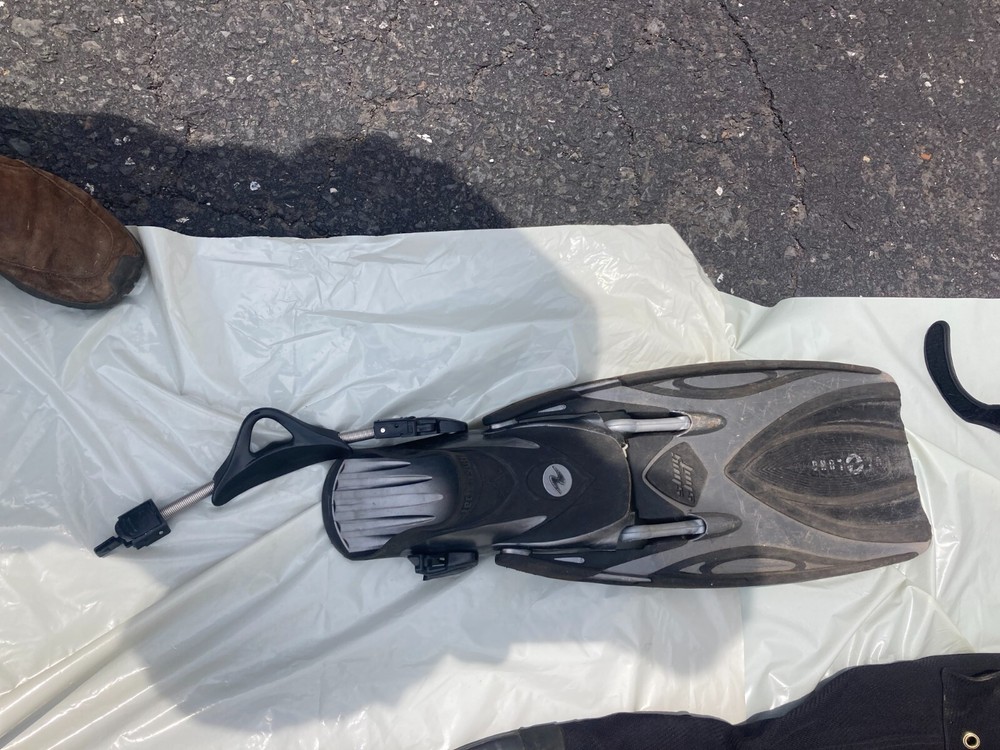 PINNACLE EVOLUTION DRY SUIT WITH TECHNISUH FLIPPERS AND BAG AND GLOVES