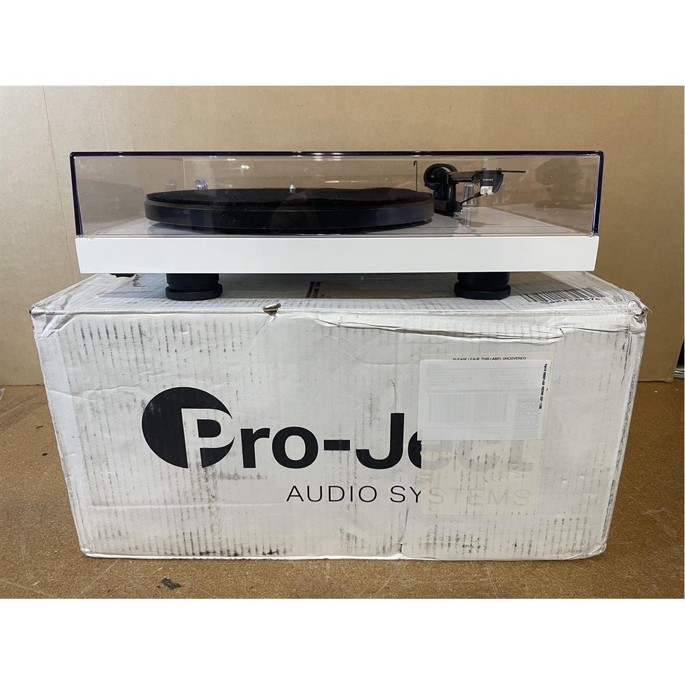 Pro-Ject Debut Carbon Evolution with Sumiko Rainier (High Gloss Black)