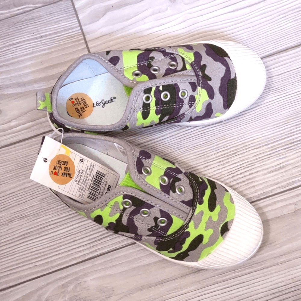 (17-2520) Cat & Jack Archer Size 12