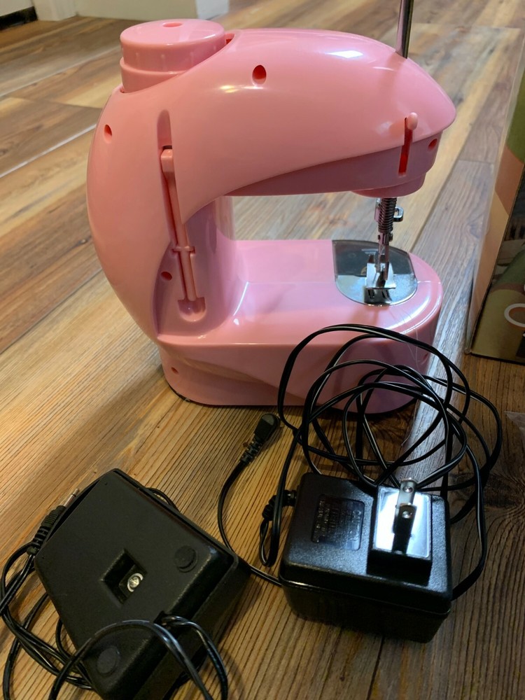 Sew Cute White Sewing Machine Pink SHV2