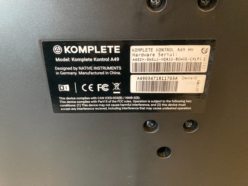 KOMPLETE KONTROL A49 MIDI CONTROLLER
