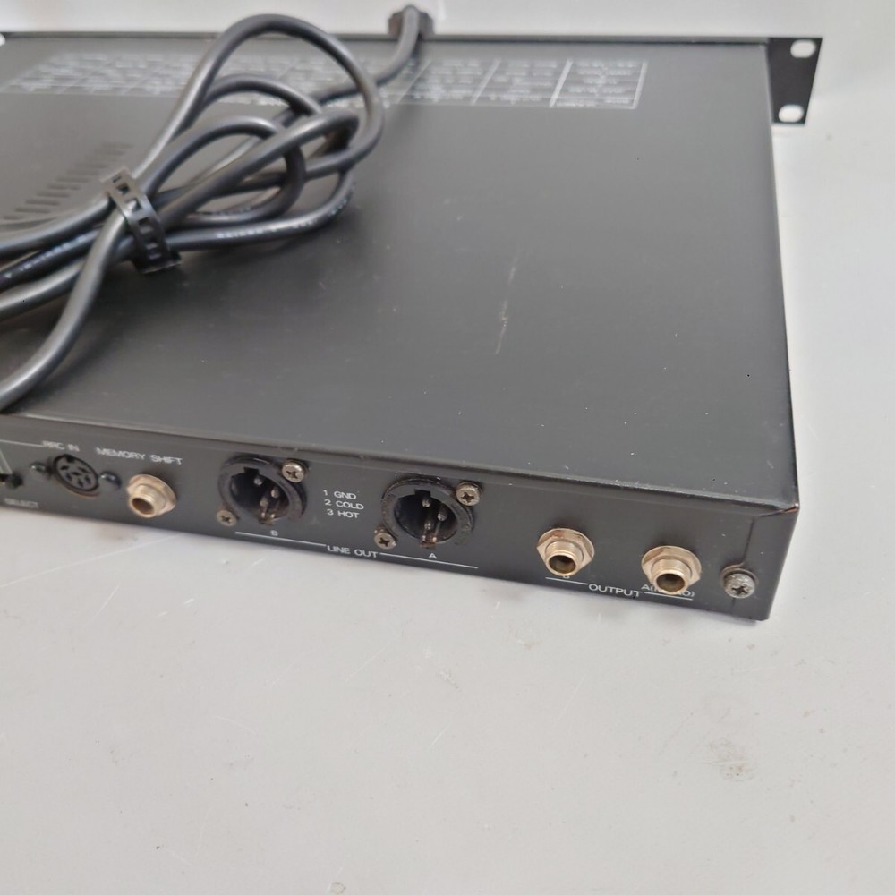 Roland GS-6 Digital Guitar Sound System Preamp Processor Multi Effects Rack Test