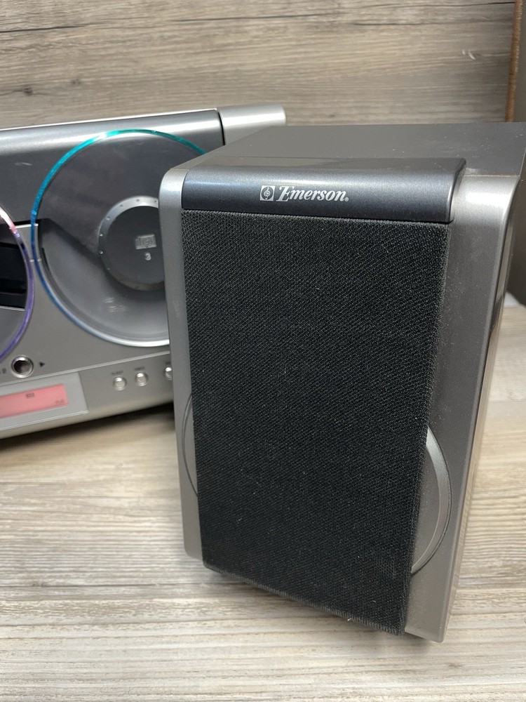 Emerson MS3106 Triple Linear CD Player AM FM Wall Mount Works Intermittently
