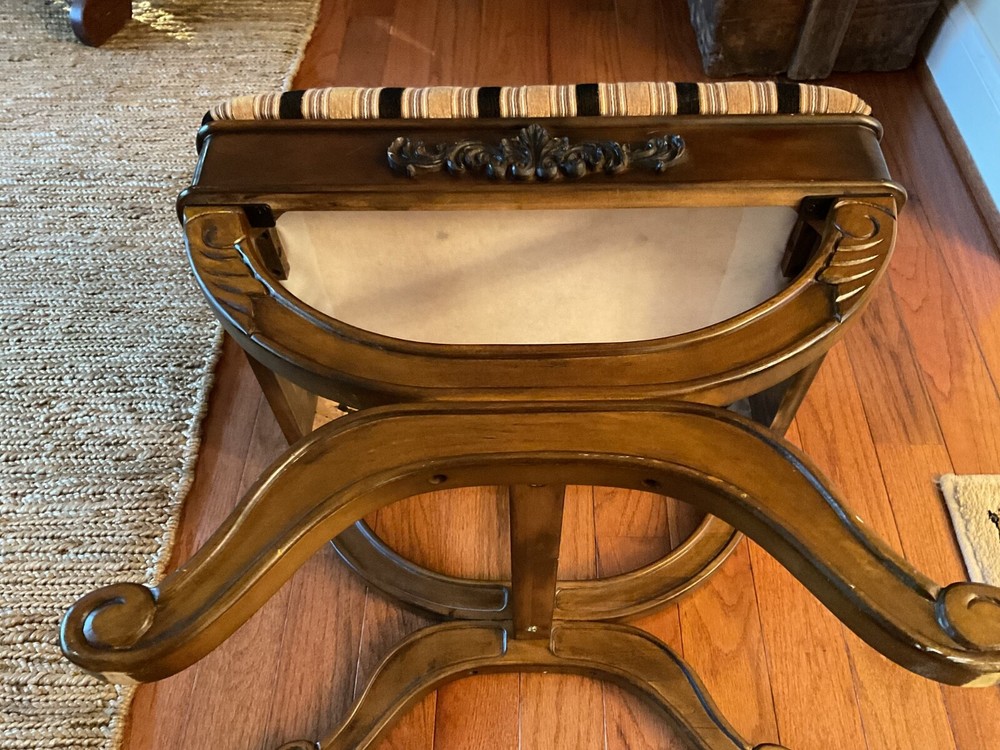 VTG Regency Style Carved Upholstered Bench Entryway Bench