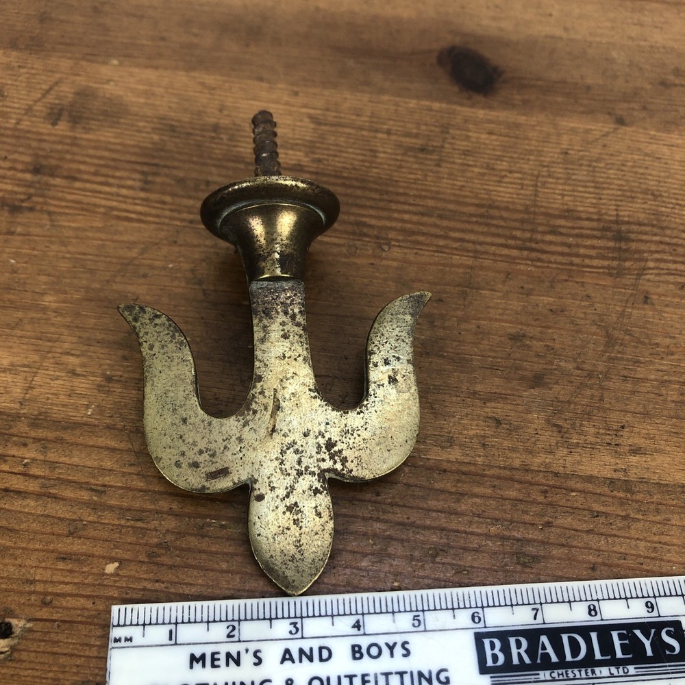 Victorian Fleur De Lys Brass Finial