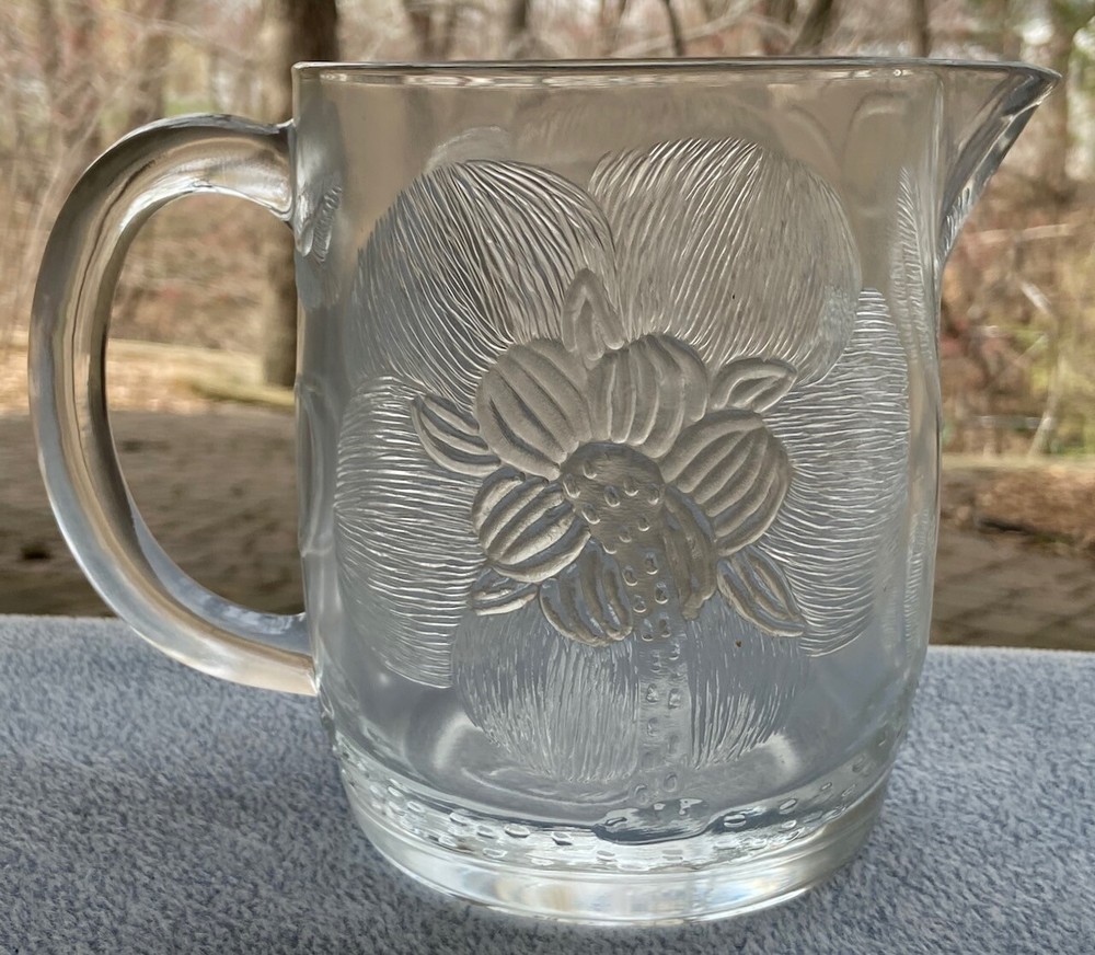 Arcoroc Glass Fleur Flower Petals Serving Pitcher