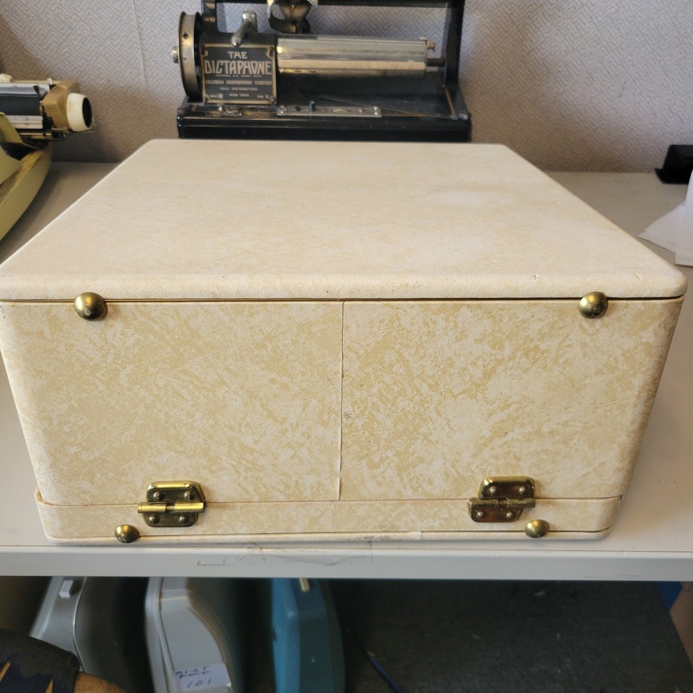 Olivetti Studio 44 SCRIPT Manual Portable Typewriter w/ Original Case - NICE !